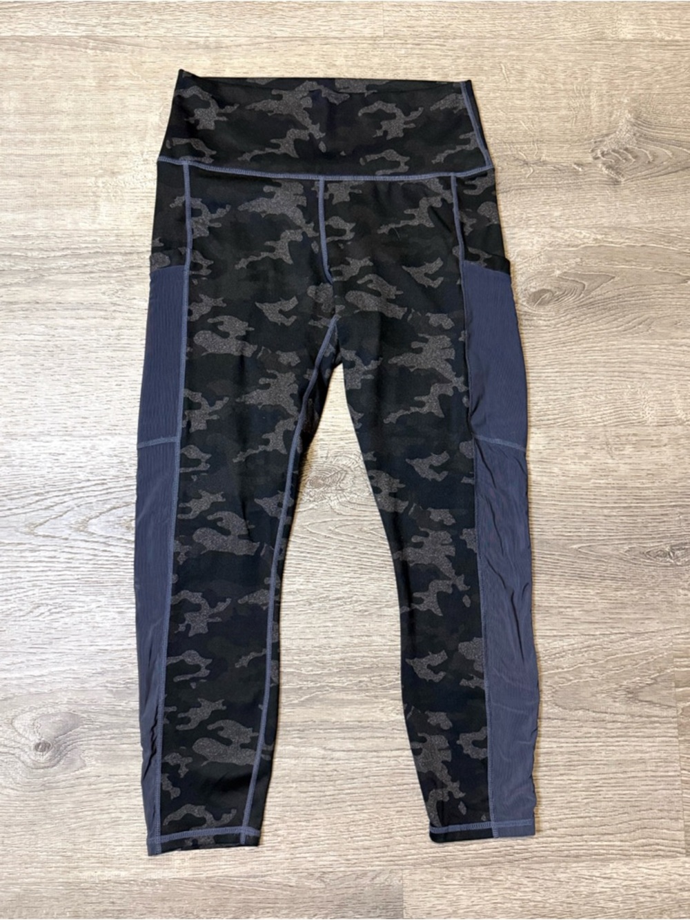 •FABLETICS• CAMO POWERHOLD LEGGINGS